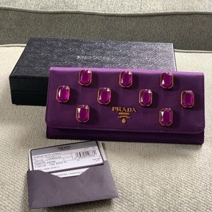 Prada wallet —Authentic